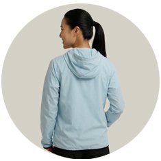 Jaqueta Corta Vento Feminina Azul Claro WSS Brasil - Detalhe Capuz Regulável e Tecido Hidro-Repelente